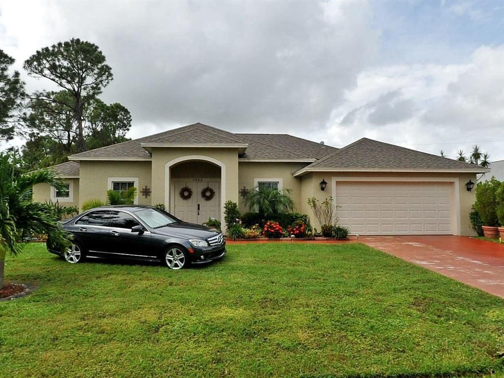 Photo of 1522 SW Byron Street, Port Saint Lucie, FL 34953 (MLS # R10727557)