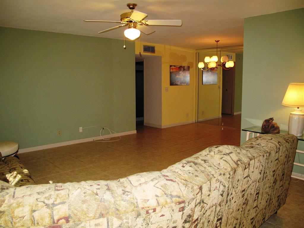 HIGH POINT OF DELRAY SEC 7 CONDO - Residential