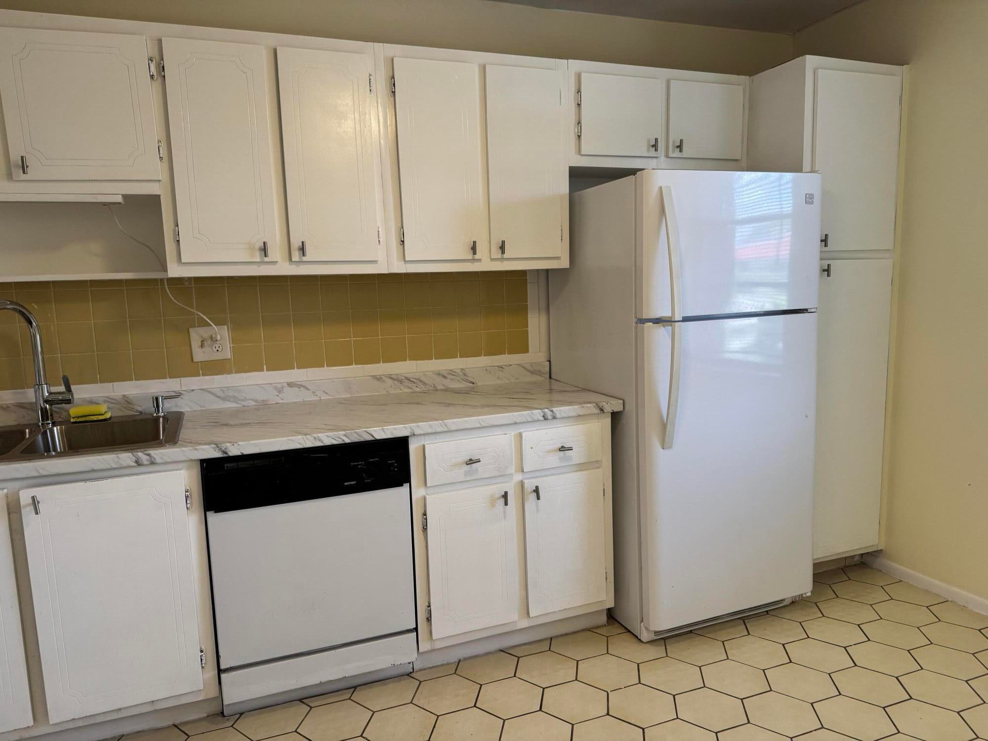 5800 FERNLEY Drive W 17