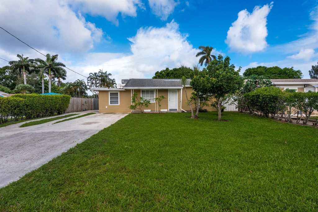 Photo of 3 Miller Road, Palm Springs, FL 33461 (MLS # R10991203)