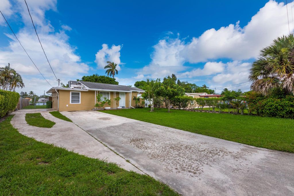 Photo of 3 Miller Road, Palm Springs, FL 33461 (MLS # R10991203)