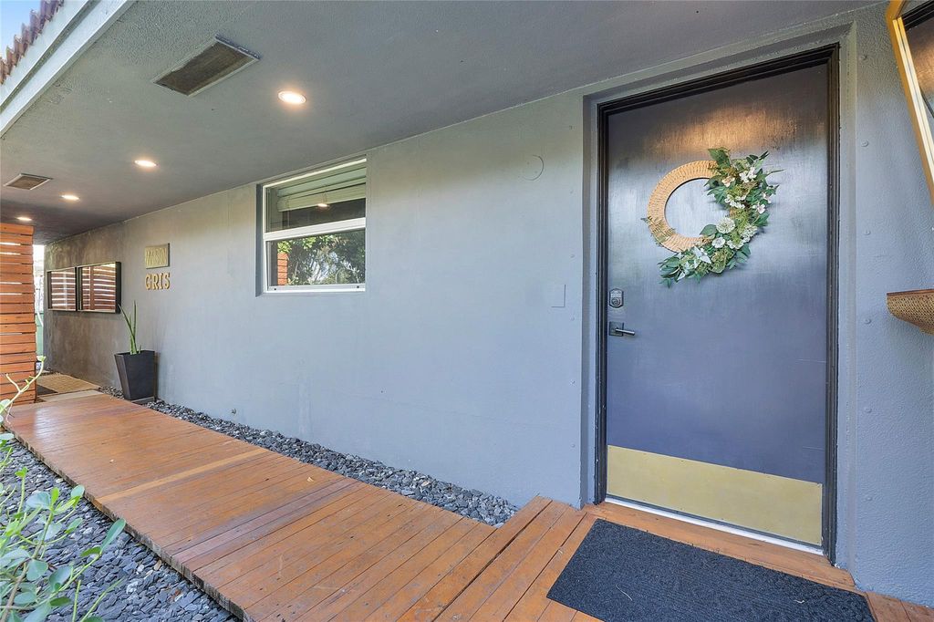 Photo of 5260 NE 17th Terrace, Fort Lauderdale, FL 33334 (MLS # F10479653)