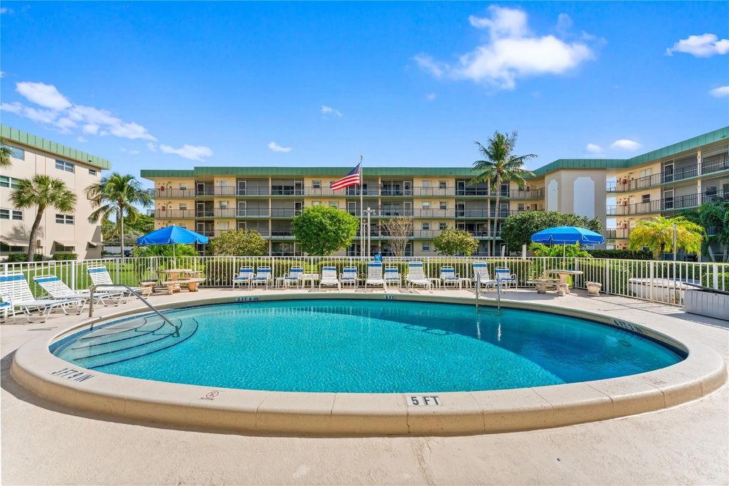 Photo of 804 SE 7th Street #404, Deerfield Beach, FL 33441 (MLS # F10544554)