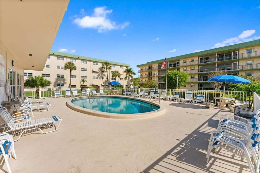 Photo of 804 SE 7th Street #404, Deerfield Beach, FL 33441 (MLS # F10544554)