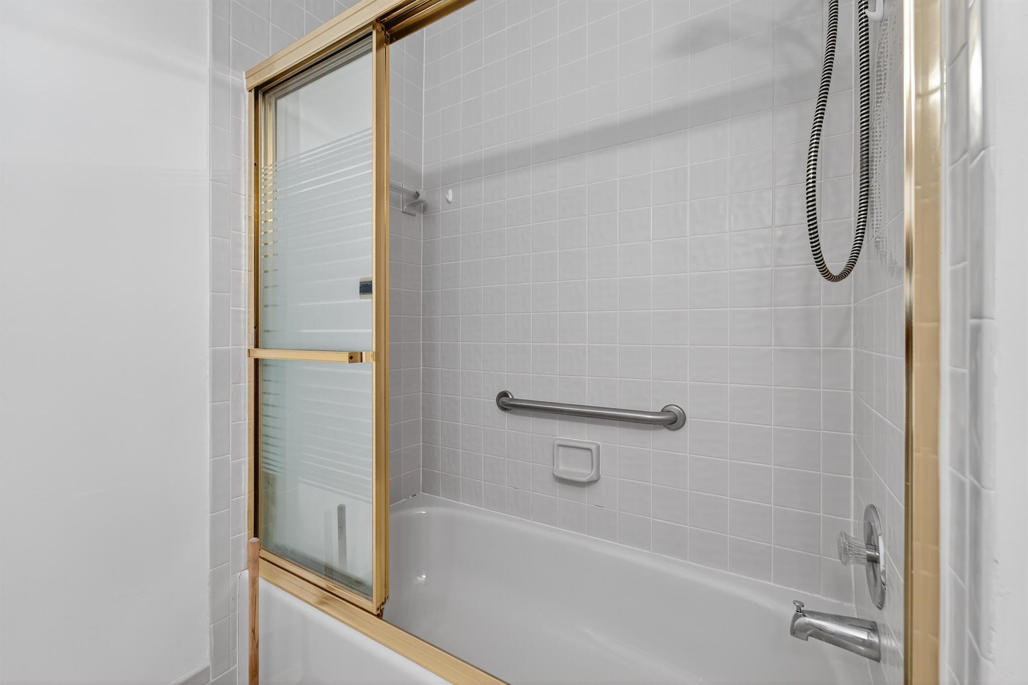 HUNTINGTON POINTE - Residential Lease