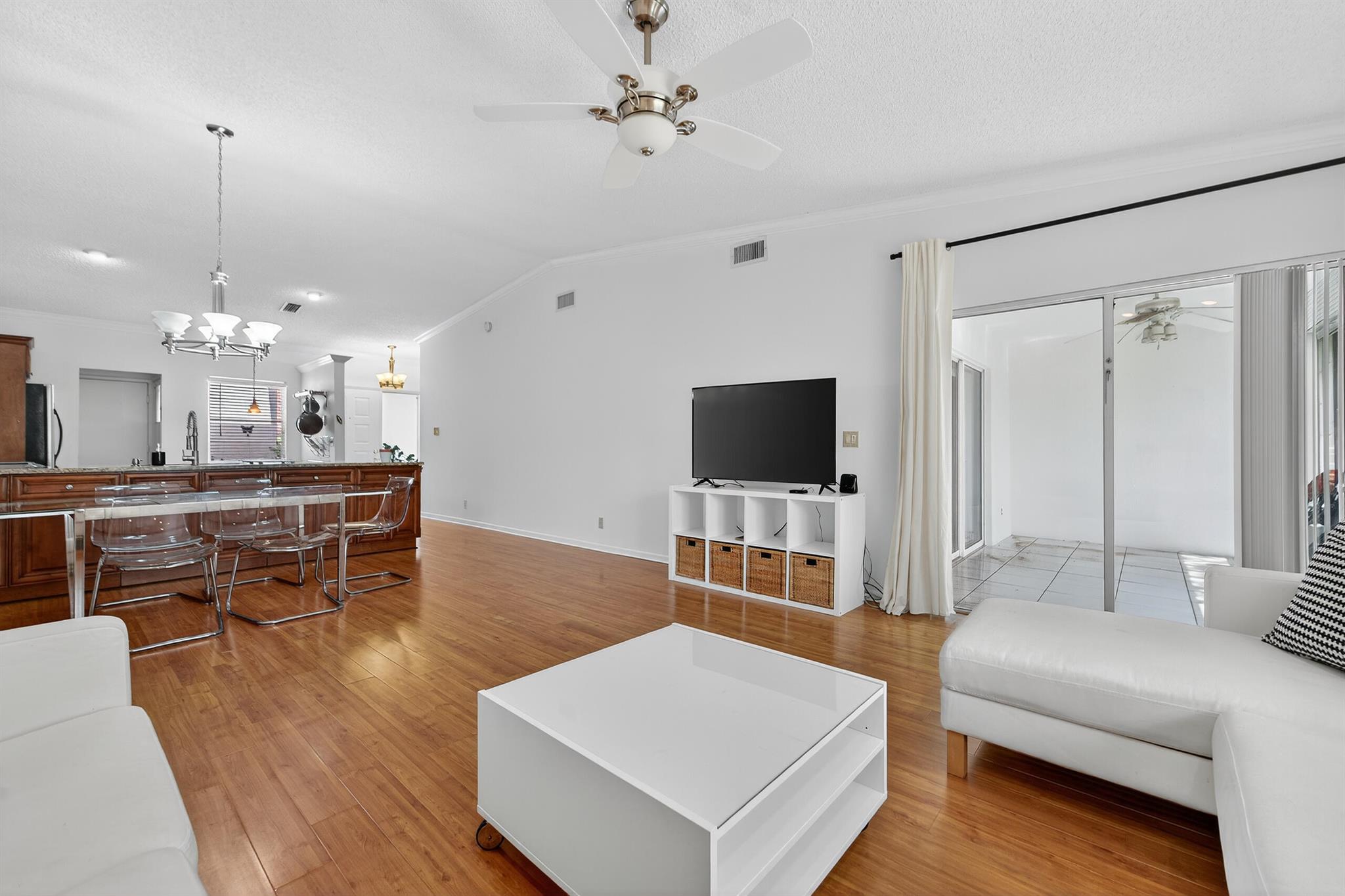 HUNTINGTON POINTE - Residential Lease