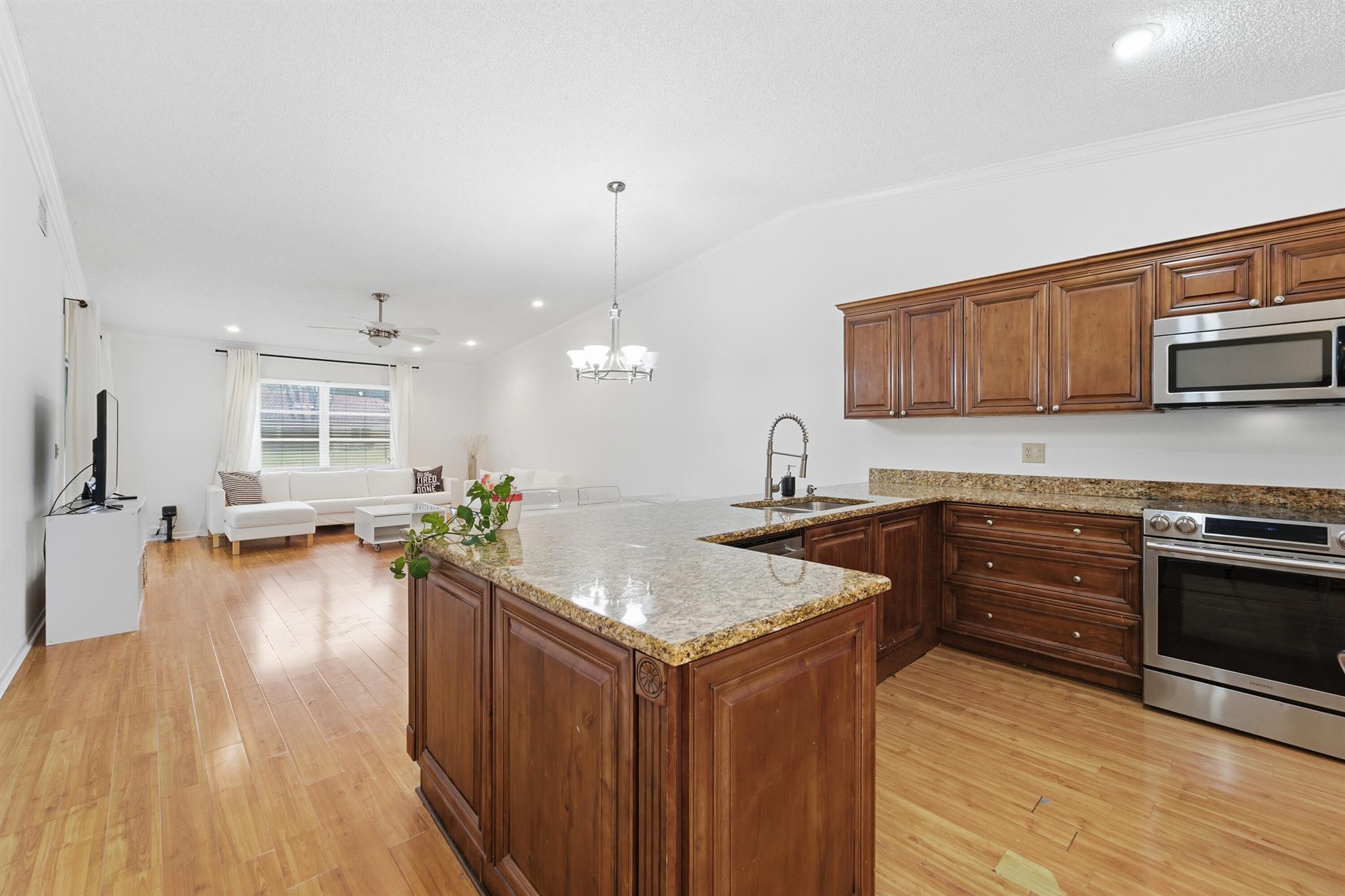 HUNTINGTON POINTE - Residential Lease