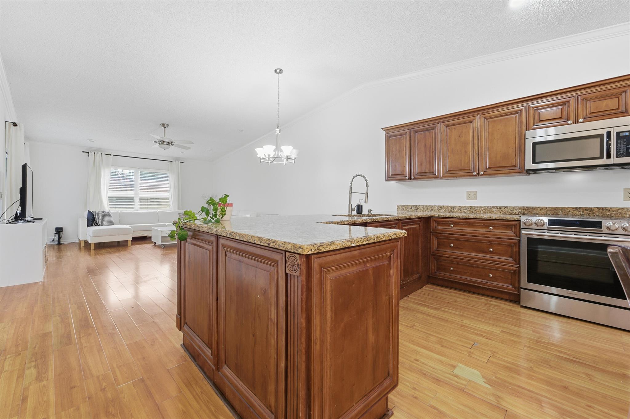 HUNTINGTON POINTE - Residential Lease