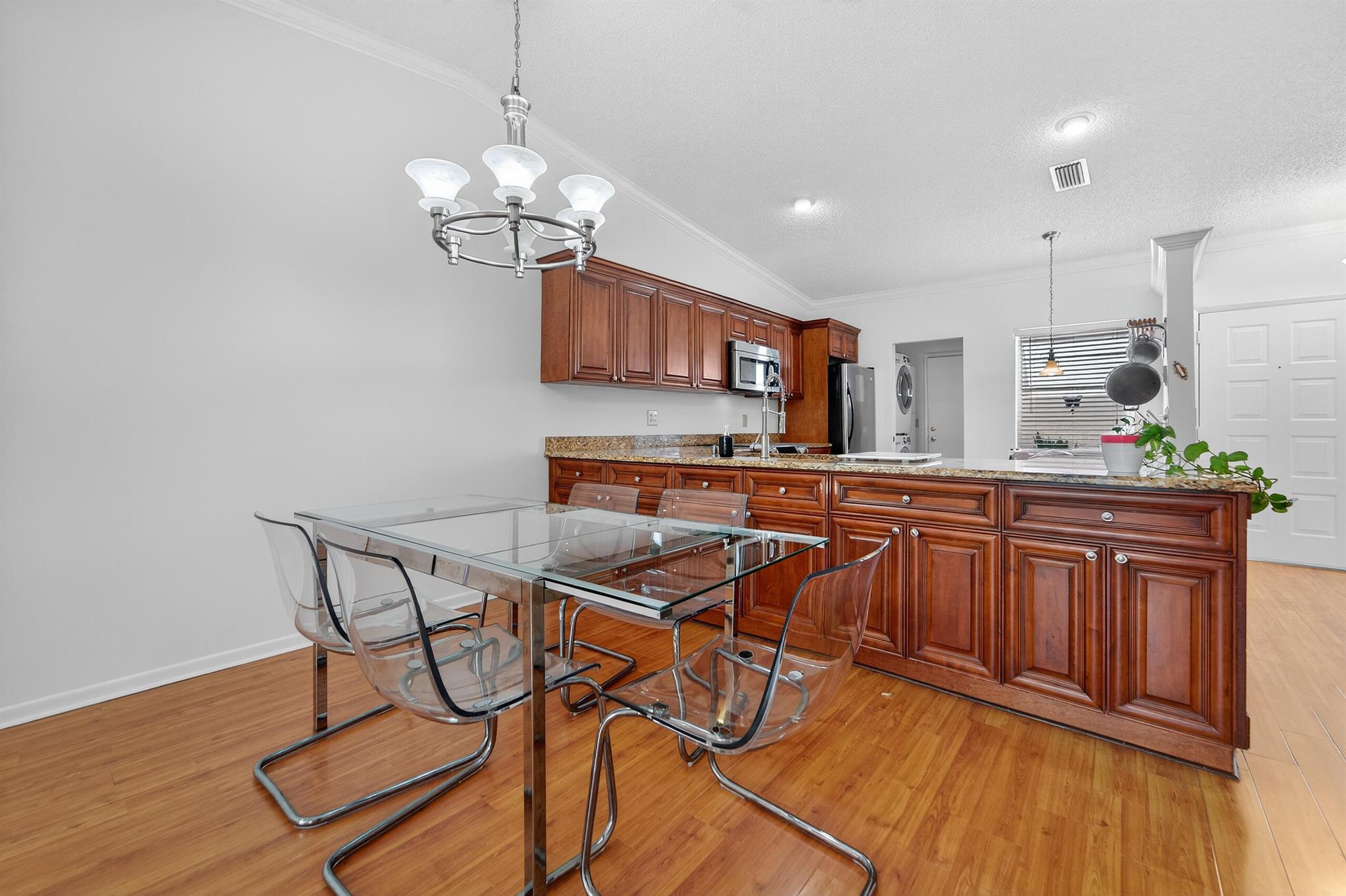 HUNTINGTON POINTE - Residential Lease