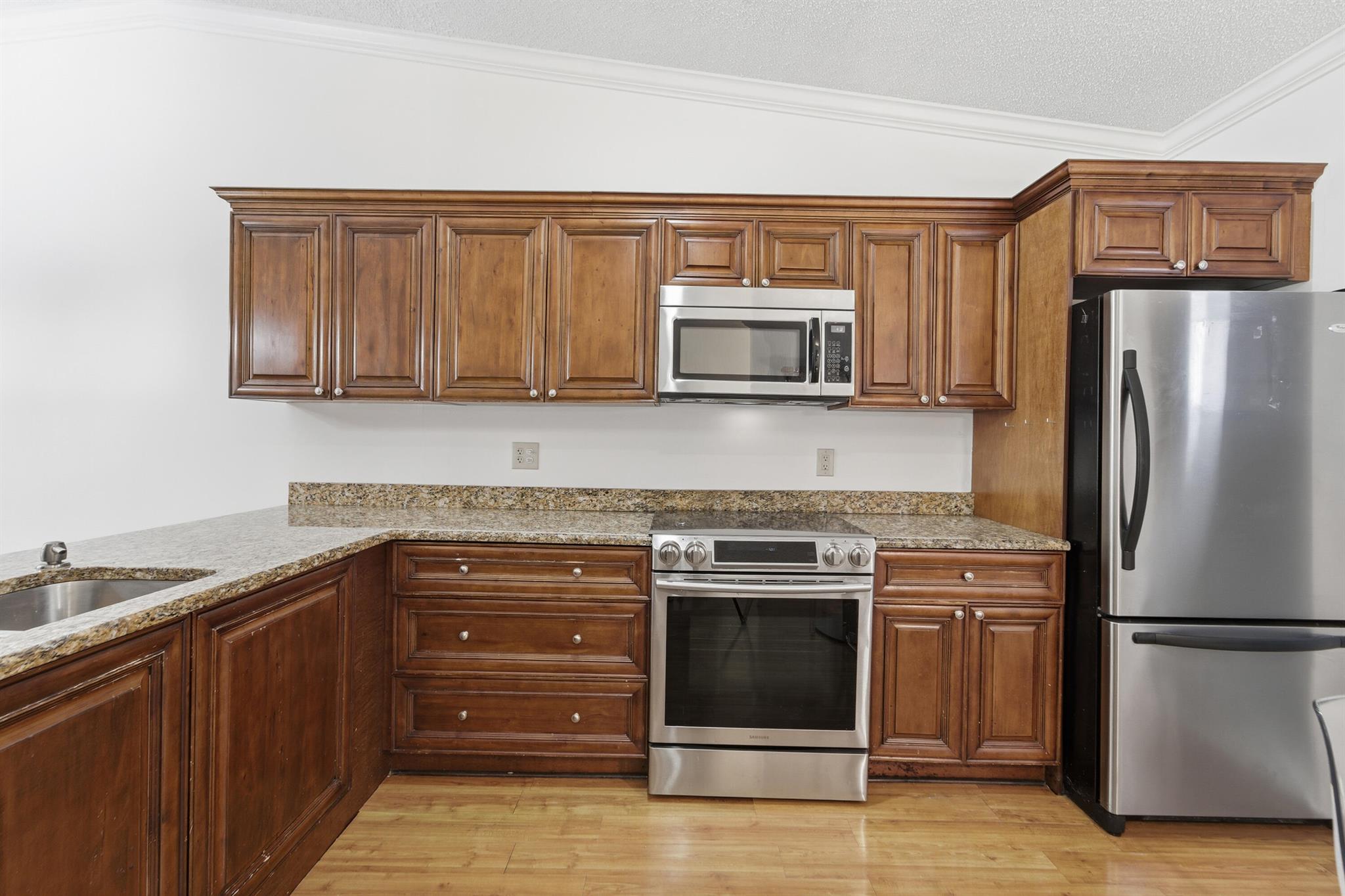 HUNTINGTON POINTE - Residential Lease