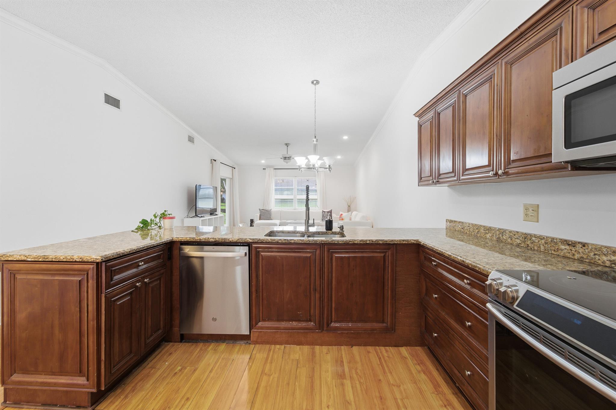 HUNTINGTON POINTE - Residential Lease