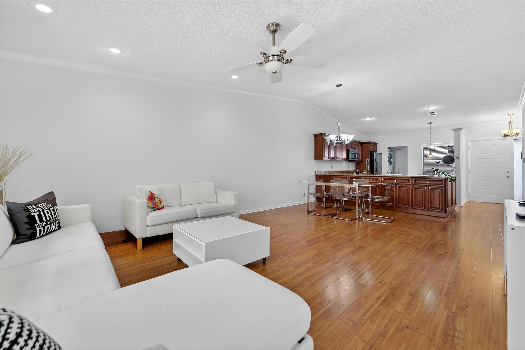 HUNTINGTON POINTE - Residential Lease