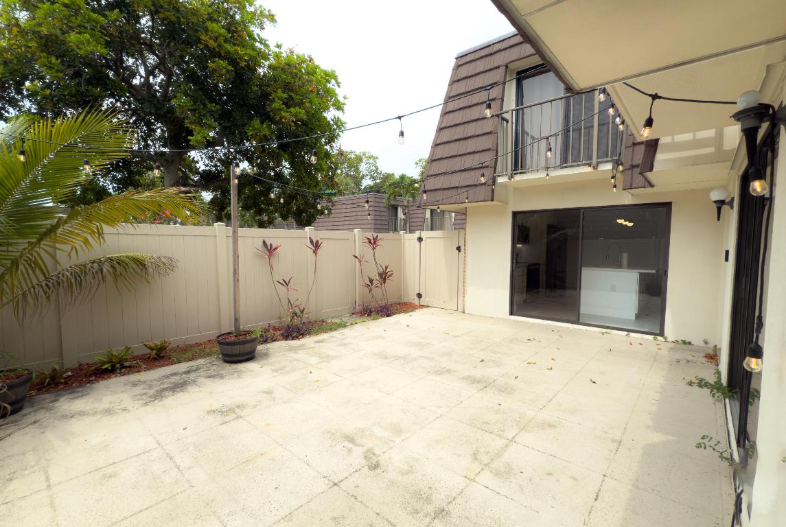 HERITAGE VILLAGE OF P B LAKES - Residential