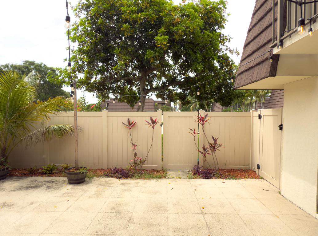 HERITAGE VILLAGE OF P B LAKES - Residential