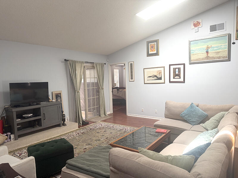 LINKSIDE AT BAYMEADOWS - Residential