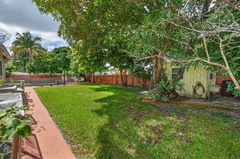 Tiny photo for 291 SW 60TH Avenue, Plantation, FL 33317 (MLS # B26087637)