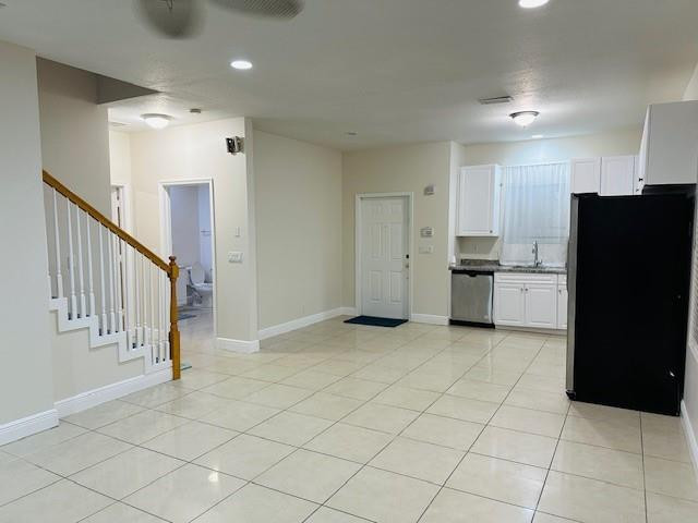VILLA PALMS CONDO - Residential Lease