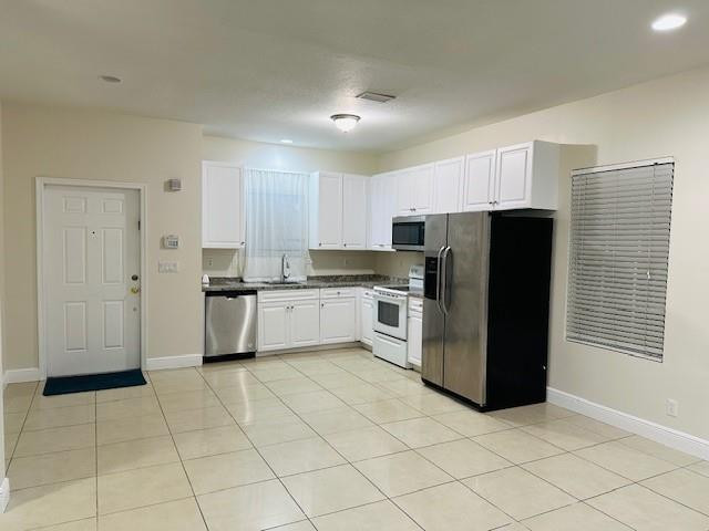 VILLA PALMS CONDO - Residential Lease