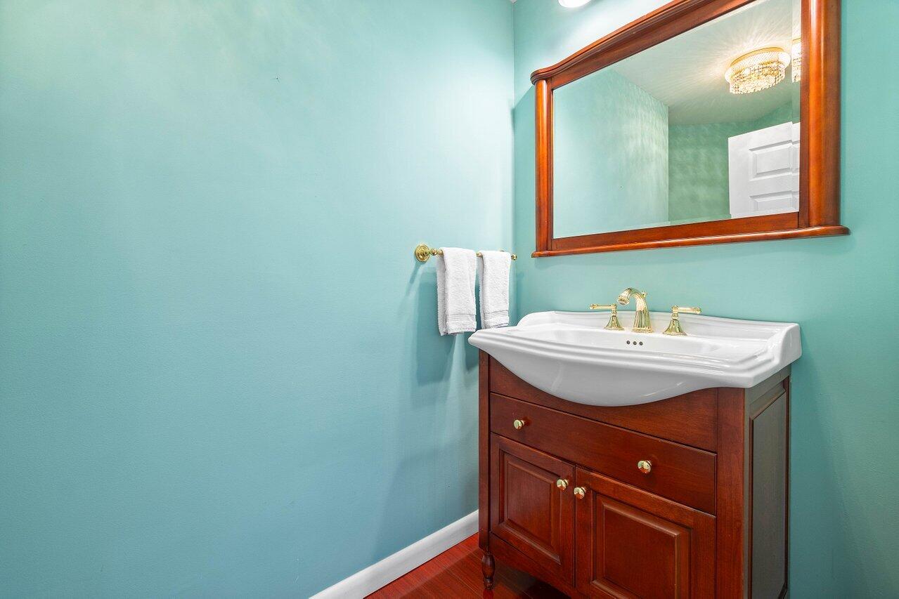 VILLE DE CAPRI / POLO CLUB - Residential Lease