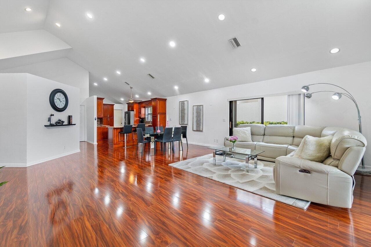 VILLE DE CAPRI / POLO CLUB - Residential Lease