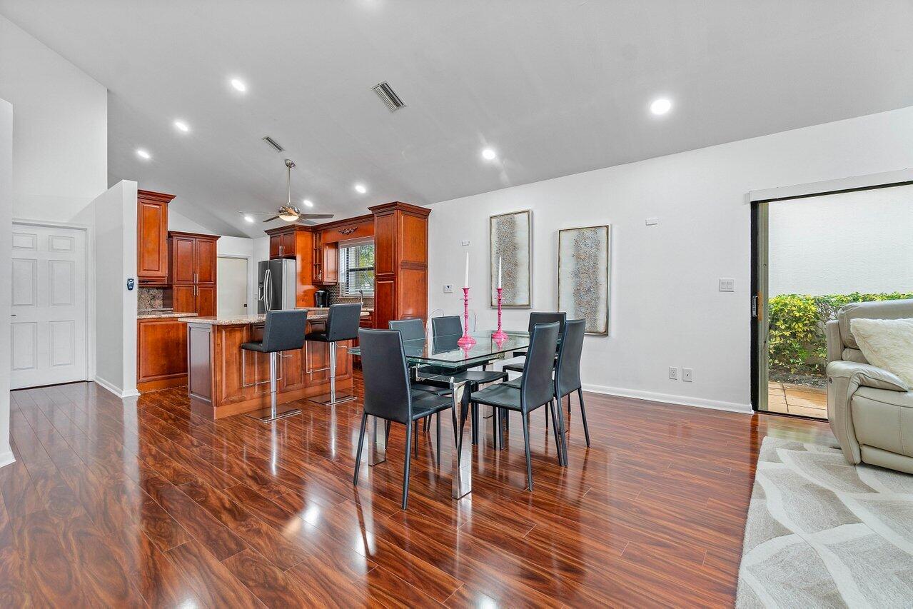 VILLE DE CAPRI / POLO CLUB - Residential Lease