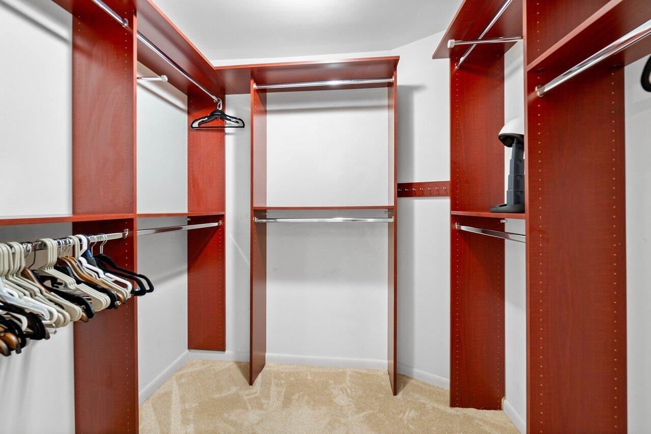 VILLE DE CAPRI / POLO CLUB - Residential Lease