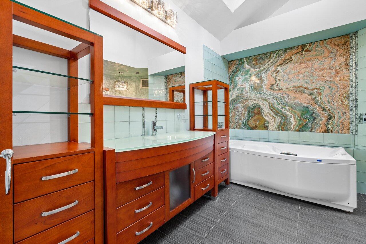 VILLE DE CAPRI / POLO CLUB - Residential Lease