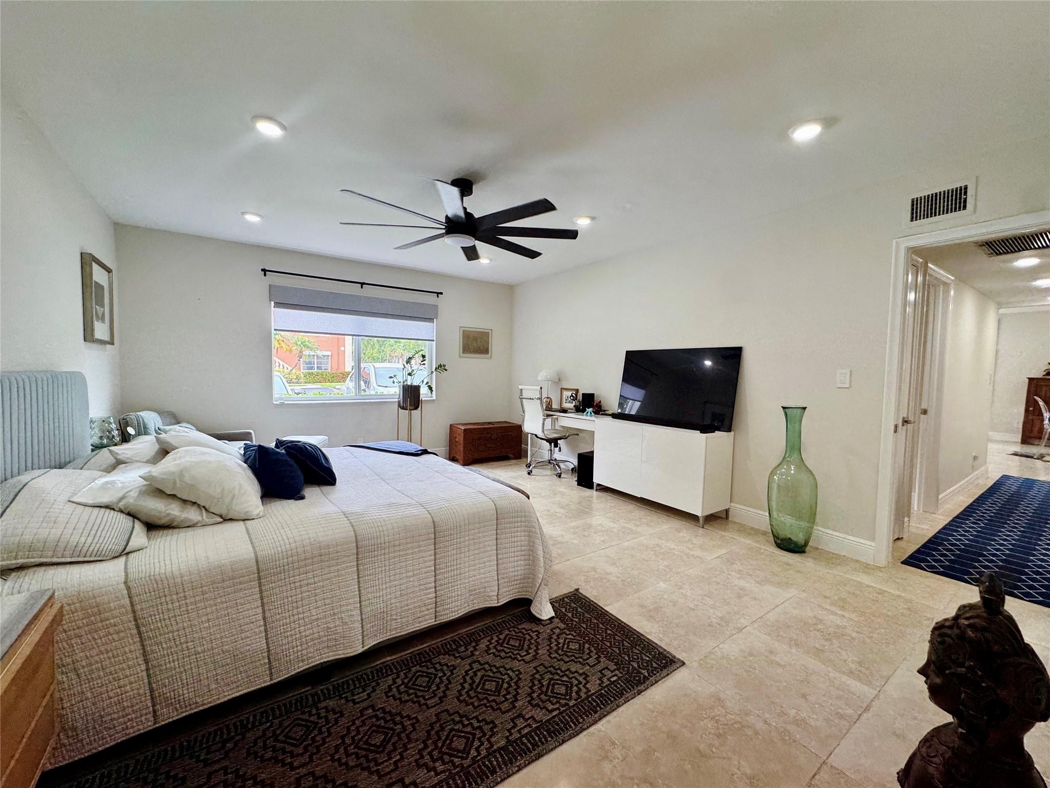 9 NE 19th Ct 112C