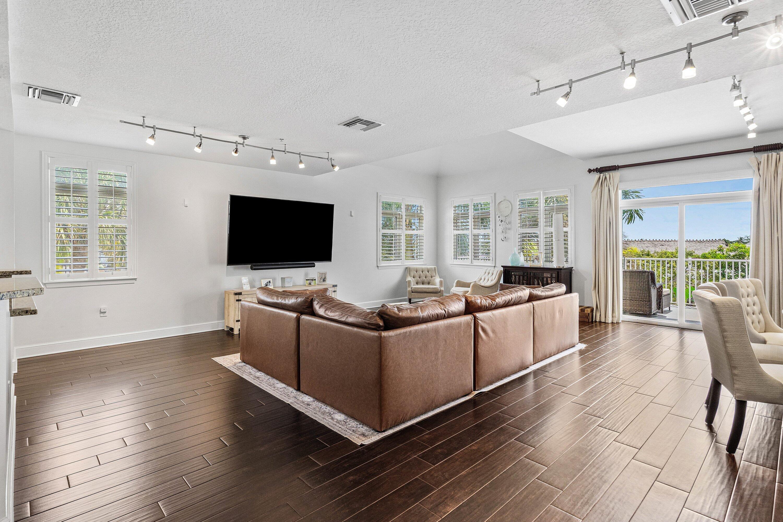 Properties 305 E Ocean Avenue Th-7