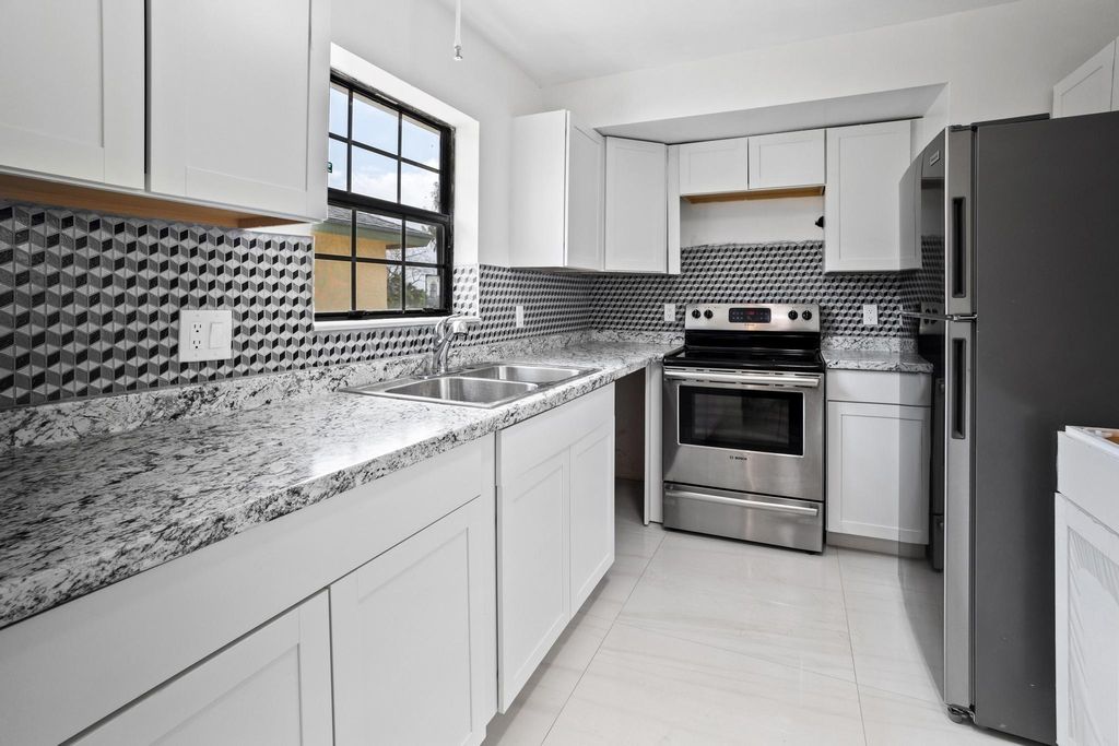 Photo of 2355 Linton Ridge Cir #F10, Delray Beach, FL 33444 (MLS # F10532946)