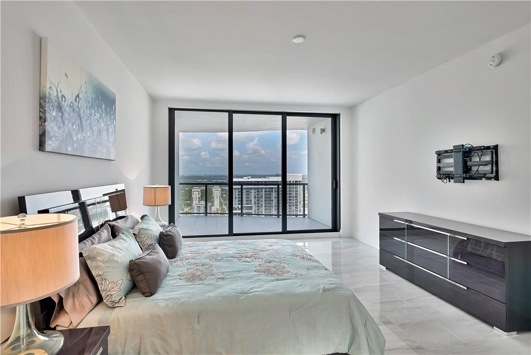 100 Las Olas - Residential