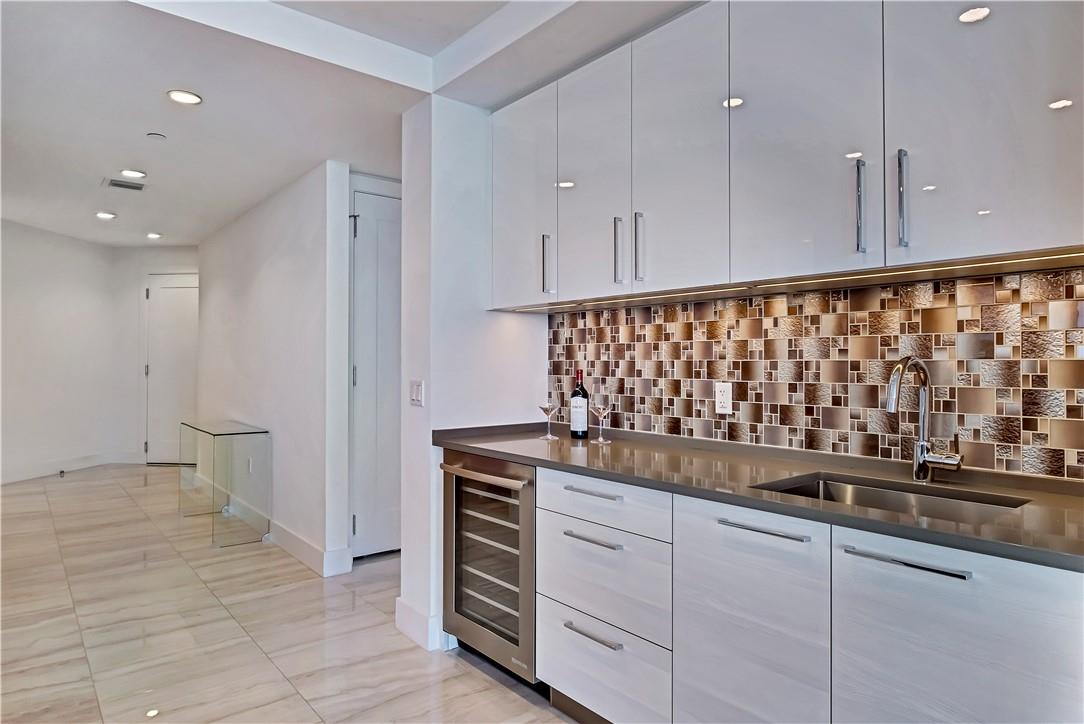 100 Las Olas - Residential