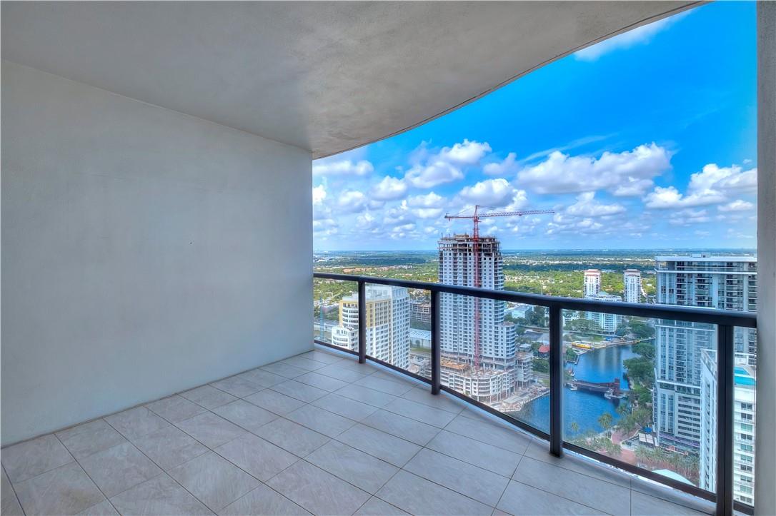 100 Las Olas - Residential