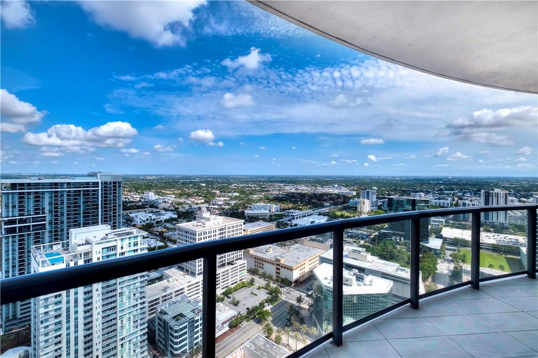 100 Las Olas - Residential