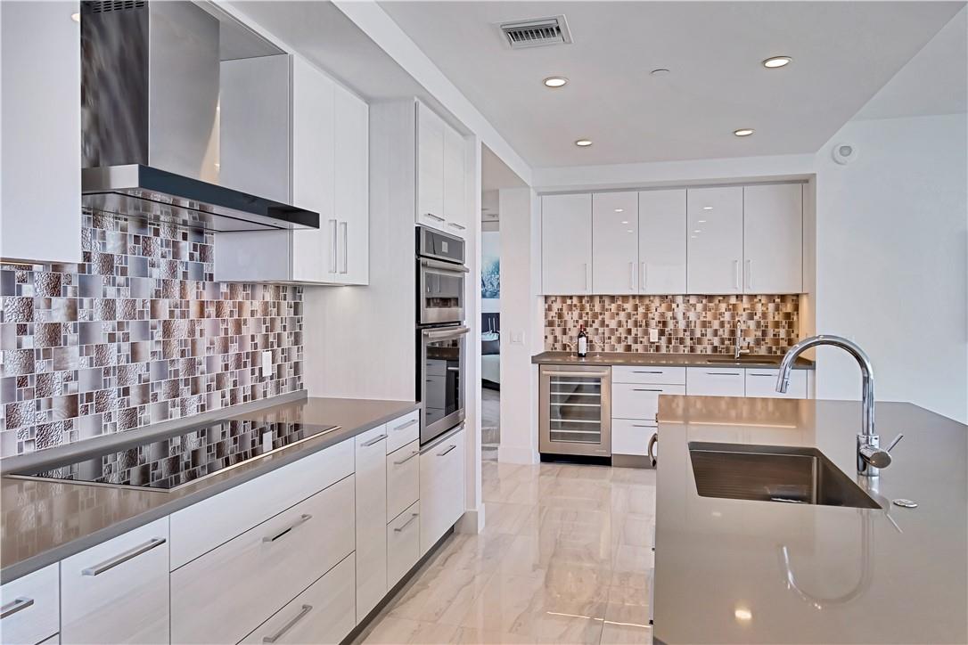 100 Las Olas - Residential