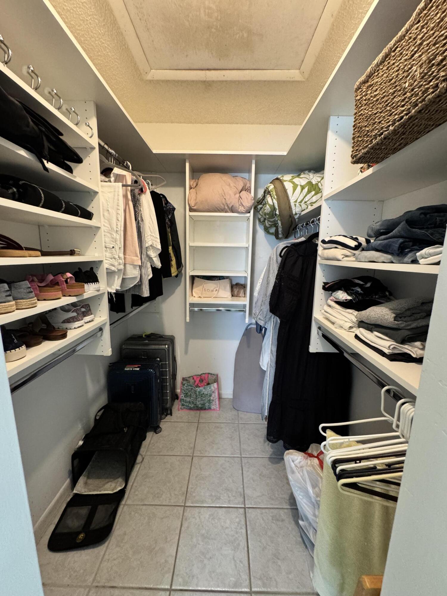 CAMELOT VILLAGE SEC 1 - Residential