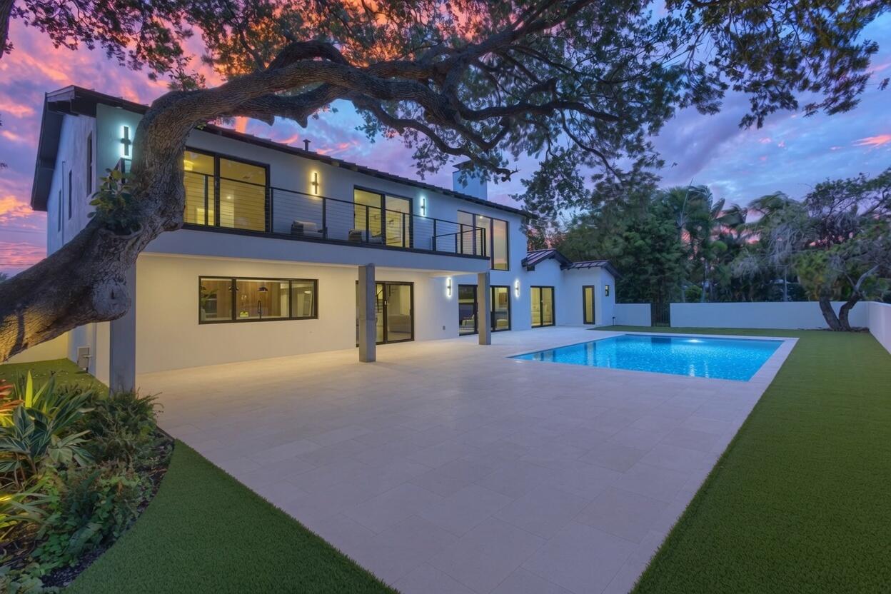 868 Country Club Drive