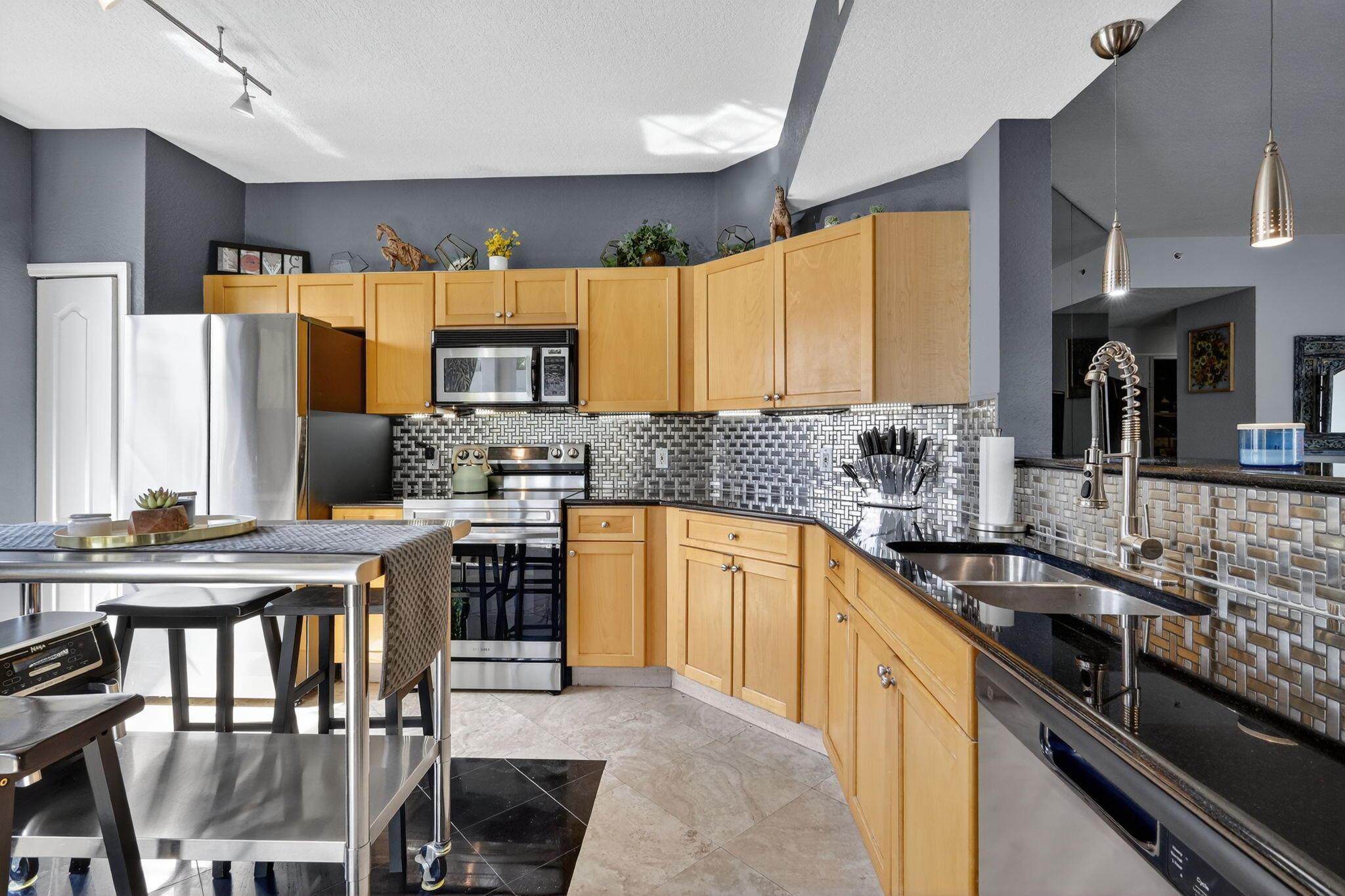 RESIDENCES AT LEGACY PLAC - Residential Lease