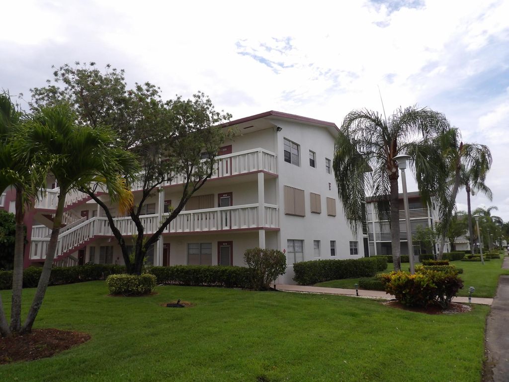 Photo of 195 Fanshaw Way E #195, Boca Raton, FL 33434 (MLS # B26039137)