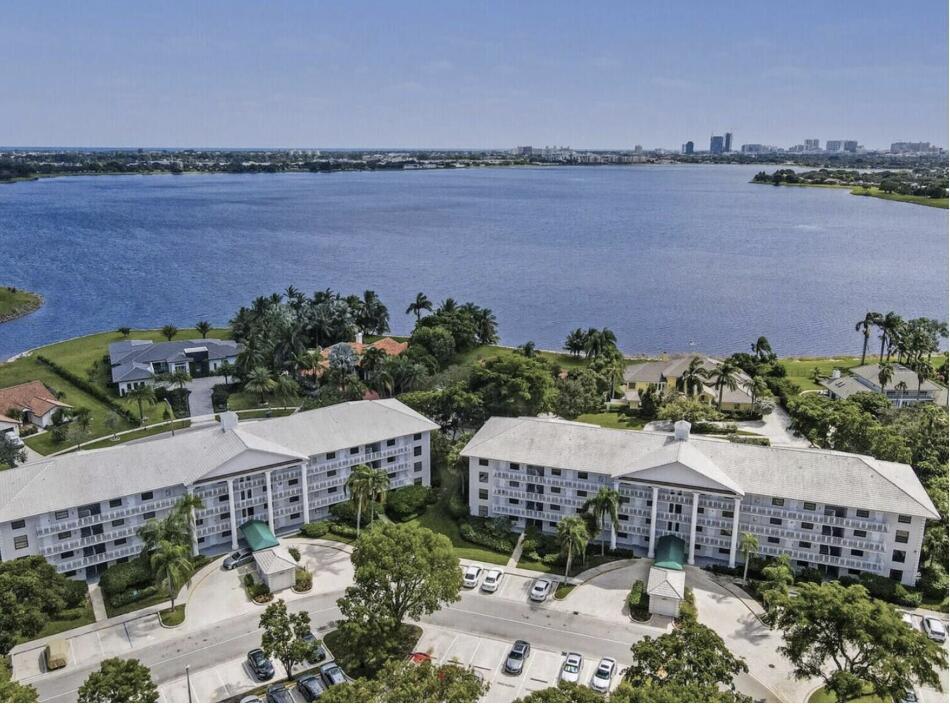 WHITEHALL CONDO OF THE LANDS OF THE PRESIDENT - Residential Lease