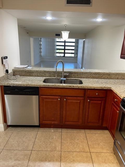 WHITEHALL CONDO OF THE LANDS OF THE PRESIDENT - Residential Lease