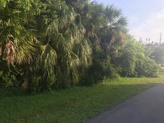 Great lot to build your new home. Just minutes to great beaches or downtown Jensen Beach.