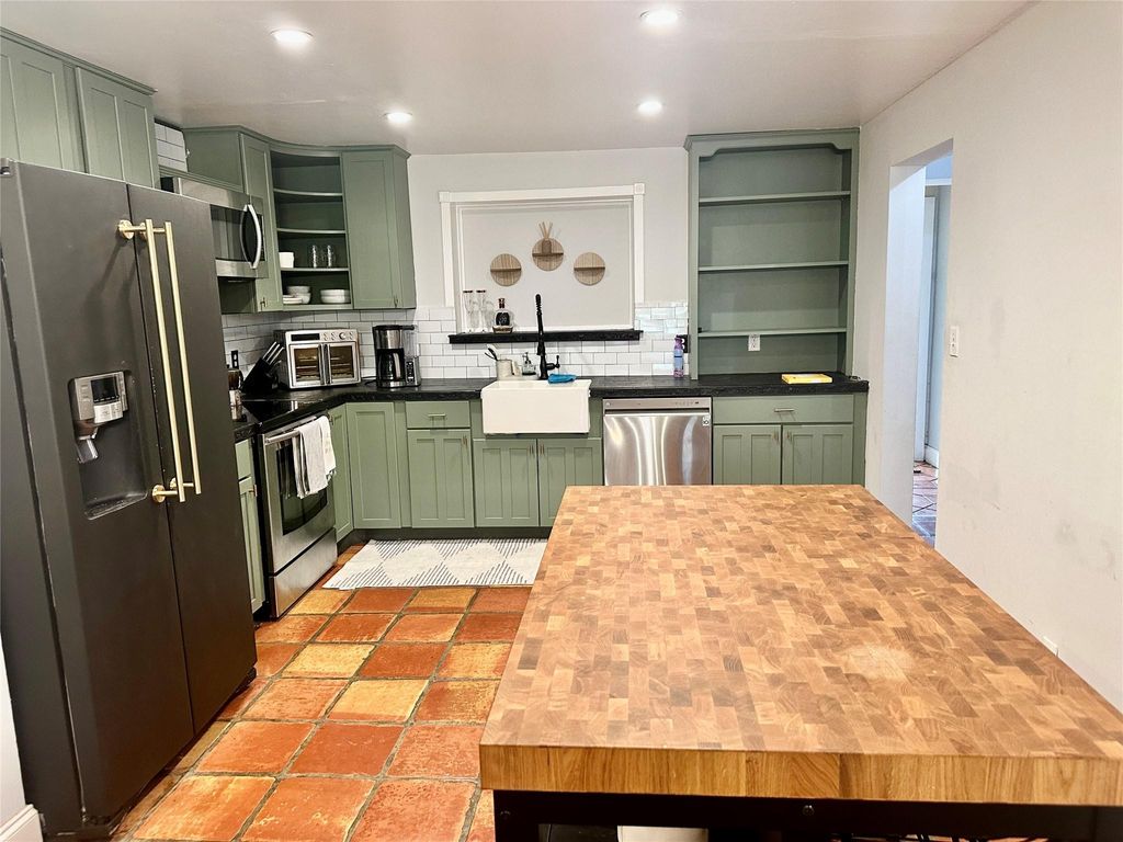Photo of 209 Jacaranda Drive, Plantation, FL 33324 (MLS # F10486294)