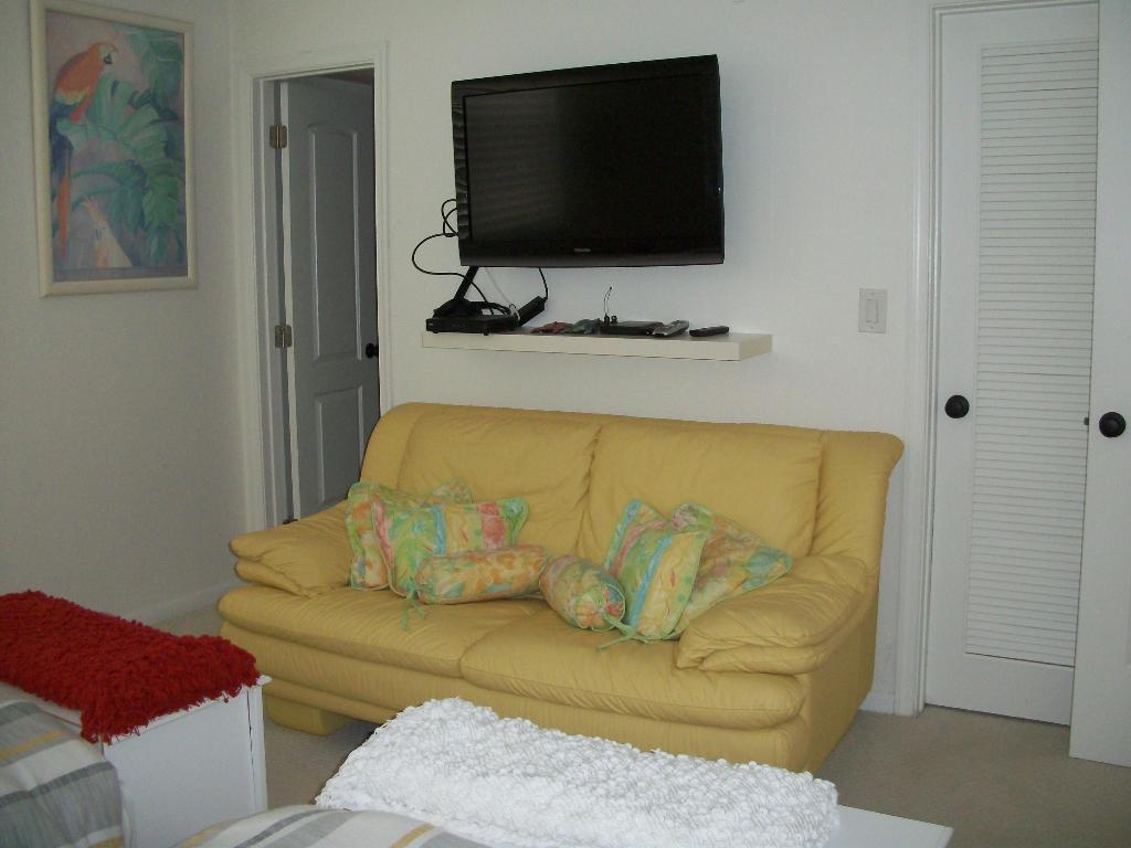 DEER CREEK COUNTRY CLUB ESTATES 1 CONDO - Residential Lease