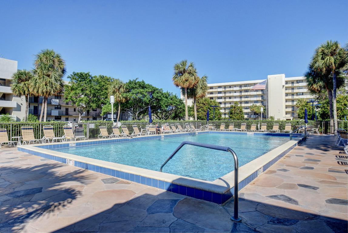 DEER CREEK COUNTRY CLUB ESTATES 1 CONDO - Residential Lease