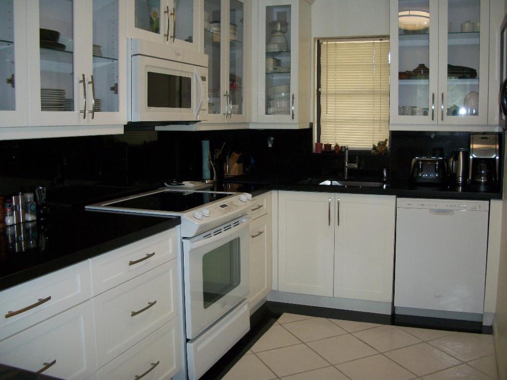 DEER CREEK COUNTRY CLUB ESTATES 1 CONDO - Residential Lease