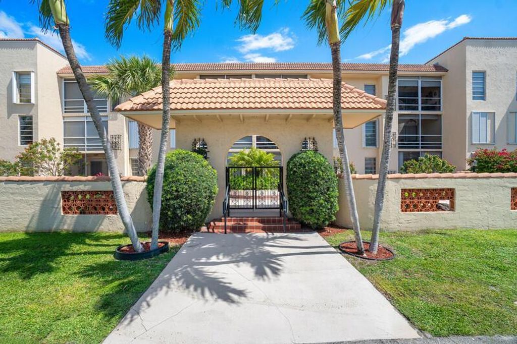 Photo of 331 SW 8th Street #2-C-E, Boca Raton, FL 33432 (MLS # R11149102)