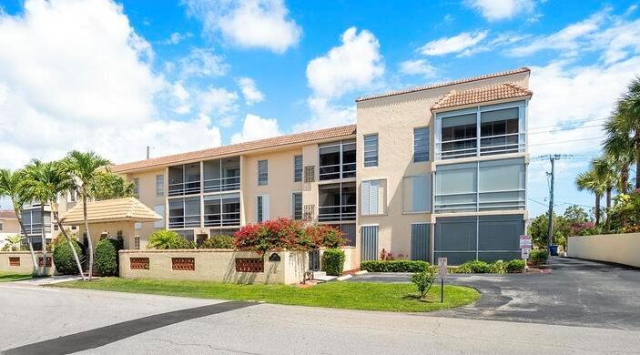 GATEWAY APTS CONDO - Residential