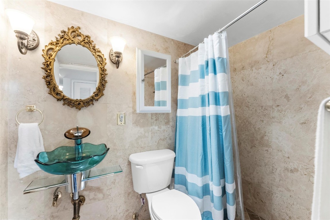 Lighthouse Point Plaza - Residential