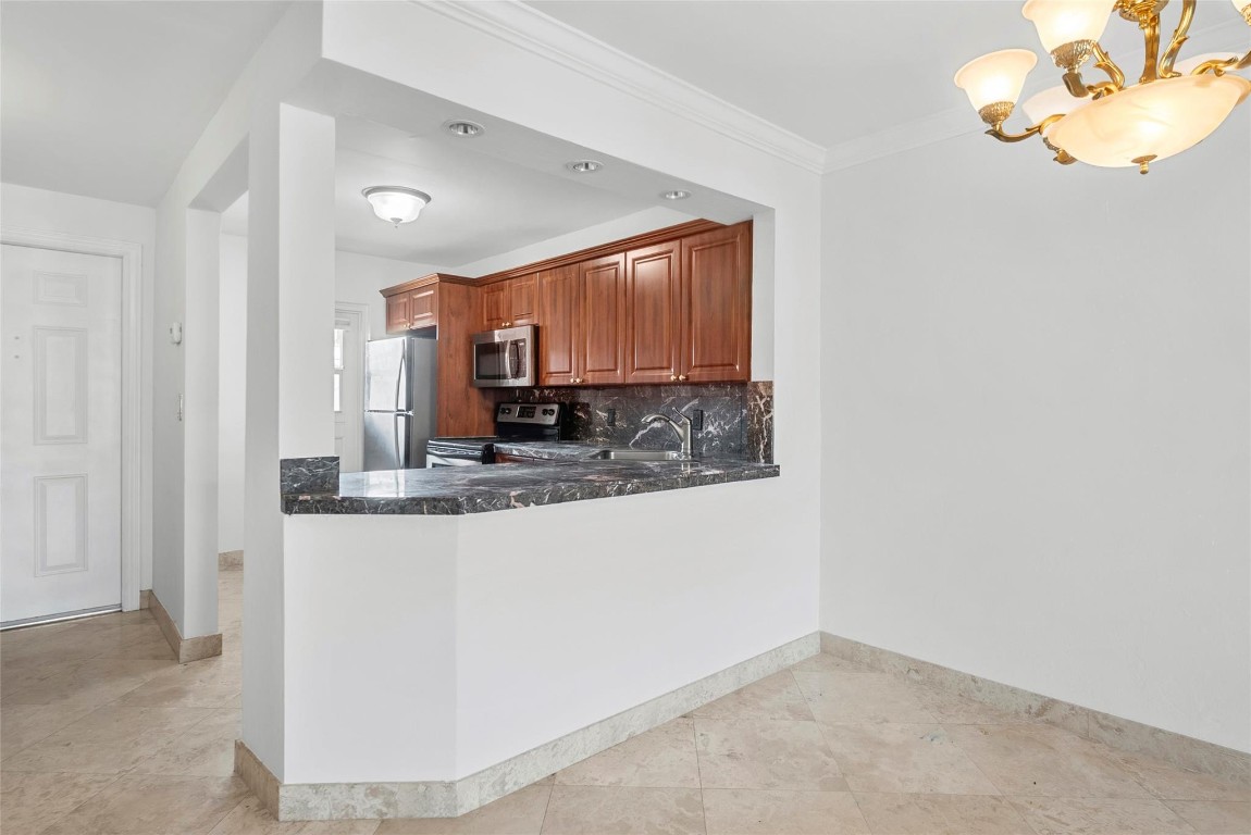 Lighthouse Point Plaza - Residential